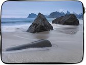 Laptophoes 15 inch 38x29 cm - Strand en zee - Macbook & Laptop sleeve Zandstrand - Laptop hoes met foto