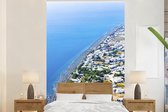Behang - Fotobehang Luchtfoto van de kust van Santorini Griekenland - Breedte 225 cm x hoogte 350 cm