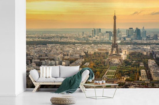 Papier peint photo en vinyle - Paris et la tour Eifffel avec un ciel très coloré largeur 390 cm x hauteur 260 cm - Tirage photo sur papier peint (disponible en 7 tailles)