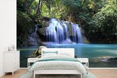 Behang - Fotobehang Rotsen onder de watervallen van nationaal park Erawan - Breedte 390 cm x hoogte 260 cm
