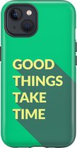 Apple iPhone 13 Telefoonhoesje - Extra Stevig Hoesje - 2 lagen bescherming - Met Quote - Good Things - Groen