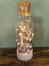 Kerst | Winter | Arrangement | Zilver |  - Decoratie / Kerstballen | in Vaas | Glas | Fles met kurk - Led verlichting - Sfeer - | Sneeuw | Cadeau