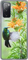 Geschikt voor Samsung Galaxy S20 FE hoesje - Close-up van een kleurrijke vogel naast planten met oranje bloemen - Siliconen Telefoonhoesje