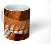 Mok - Koffiemok - Twee bevroren frikandellen liggen bovenop elkaar - Mokken - 350 ML - Beker - Koffiemokken - Theemok