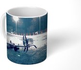 Mok - Koffiemok - Een gevallen fiets in de zware regen - Mokken - 350 ML - Beker - Koffiemokken - Theemok