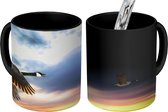 Magische Mok - Foto op Warmte Mok - Canadese ganzen vliegen door de lucht tijdens de vogeltrek bij zonsondergang - 350 ML