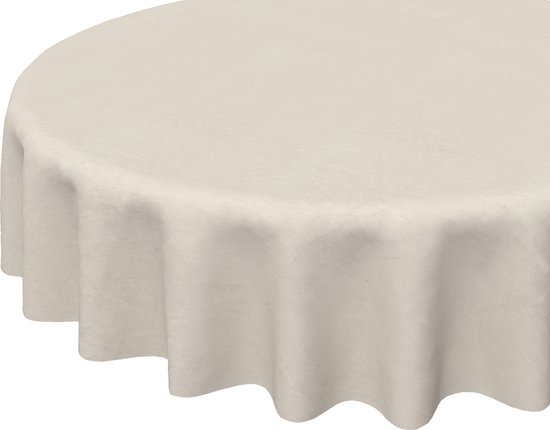 Une nappe ronde en coton naturel avec un ourlet arrondi, isolée sur fond blanc.