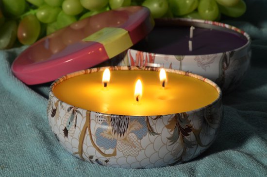 Candles by Milanne, 2 design blikken met geurkaars 13x13 cm, Hoogte: 5 cm - BEKIJK VIDEO