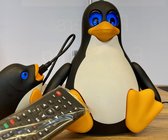 Kysoh Tux Droid Pinguïn robot 21 Cm Linux zwart/wit die gekoppeld kan worden aan laptop of PC met Windows of Linux als besturingssysteem. De software hiervoor is beschikbaar op de