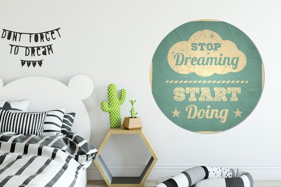 Texte de motivation sur un papier plié en aluminium cercle mural