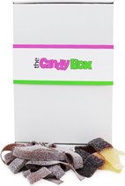 Snoep mix pakket & Snoepgoed doos - The Candy Box - Maxi Cola- 0.5 Kg uitdeel en verjaardag cadeau doos voor vrouwen, mannen en kinderen met: cola zure matten en reuze cola flesjes