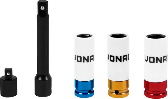 Een set gereedschappen: een 1/2" adapter, een 150mm verlengstuk en drie doppen met rode, gouden en blauwe ringen.