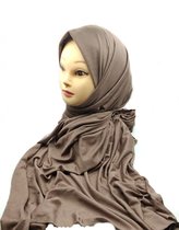 Zachte bruine hoofddoek, hijab.