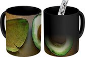 Magische Mok - Foto op Warmte Mok - Verse avocado in tweeën gesneden - 350 ML