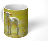 Mok - lammetje loopt over het gras - 350 ML - Beker