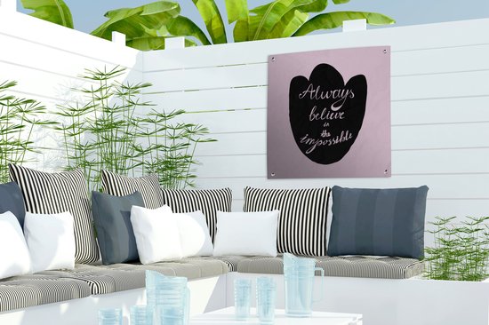 Tuinposter 50x50 cm - Tuindecoratie Always believe in the impossible - Roze - Spreuken - Quotes - Poster voor in de tuin - Buiten decoratie - Schutting tuinschilderij - Tuindoek muurdecoratie - Wanddecoratie balkondoek