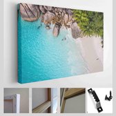 Tropisch strand met zee en palm ontleend aan drone. Beroemd haaienstrand van de Seychellen - luchtfoto - Modern Art Canvas - Horizontaal - 428018086