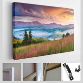 Mistige zomerzonsopgang in de Karpaten. Kleurrijke ochtendscène in bergdal. Schoonheid van de natuur concept achtergrond - Modern Art Canvas - Horizontaal - 604039928