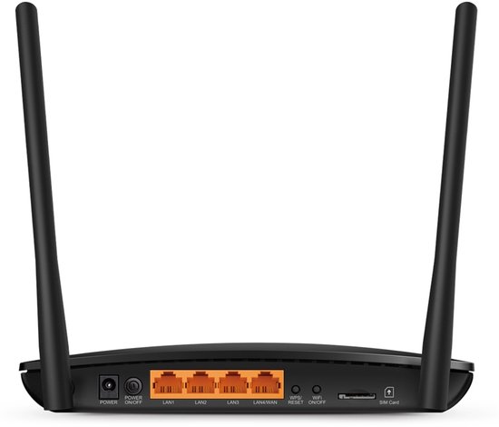 Achterkant van een zwarte TP-Link router met twee antennes, power, LAN-poorten en SIM-kaartsleuf.