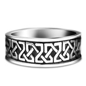 Trendy ring Celtic knot