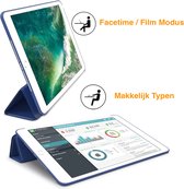 Tablet Hoes geschikt voor iPad 2021 / 2020 / 2019 10.2 - Siliconen Cover Case - Zwart