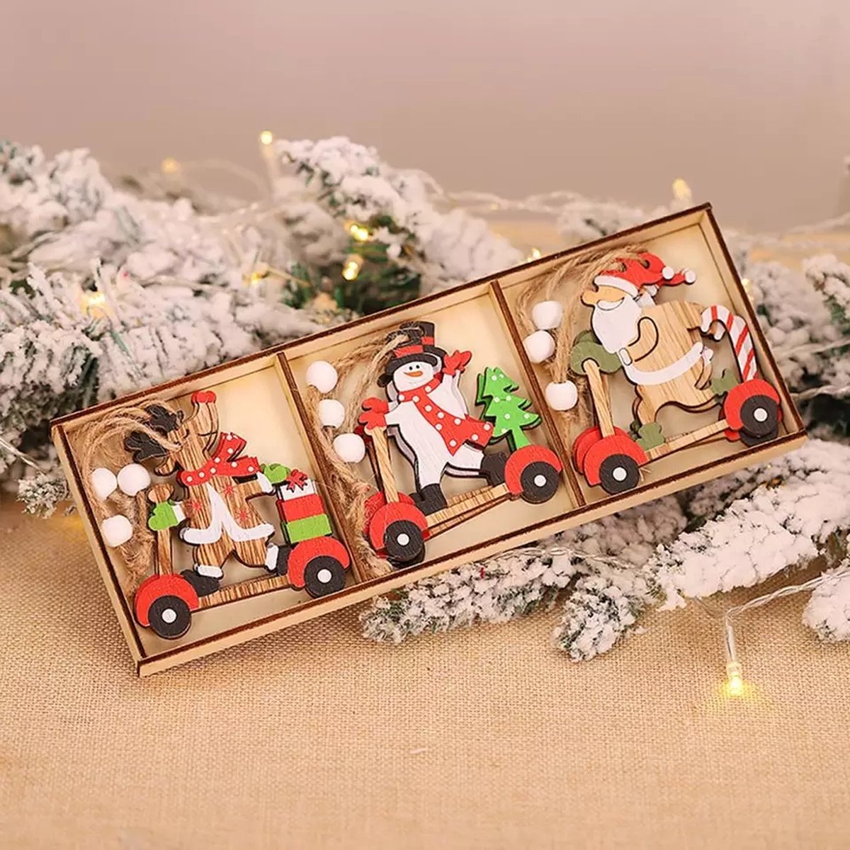 Houten kersthangers - Set van 9 kerstboom ornamenten - Kerstman, rendier en sneeuwpop op step - Kerstboomhangers - Kerst decoratie - Houten kerstballen