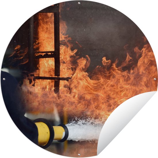 Tuincirkel Brandweer schiet schuim op vuur - 60x60 cm - Ronde Tuinposter - Buiten