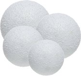 Pakket van 66x stuks deco sneeuwballen diverse formaten - 4 tot 10 cm - Winter sneeuw landschap onderdelen
