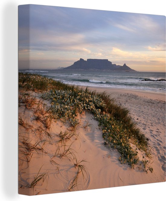 Strand en de zee met op de achtergrond de Tafelberg Canvas 20x20 cm - Foto print op Canvas schilderij (Wanddecoratie woonkamer / slaapkamer)