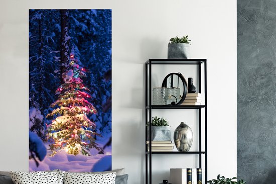 Affiche Un sapin de Noël dans la forêt enneigée - 80x160 cm - Décoration de Noël - Décoration de Décorations de Noël - Décoration de Noël Salon