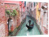 Italiaanse gondelier door de groene wateren van Venetië - Foto op Dibond - 90 x 60 cm
