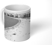 Mok - De los Pocitos Beach in het Zuid-Amerikaanse Montevideo - zwart wit - 350 ML - Beker