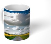 Mok - Wolken boven een geel veld - 350 ML - Beker