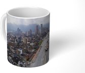 Mok - Luchtfoto van de stad Bogota op een bewolkte dag Colombia - 350 ML - Beker
