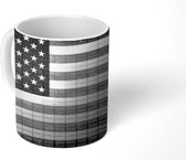 Mok - tekening van de Amerikaanse vlag met binaire codes - zwart wit - 350 ML - Beker