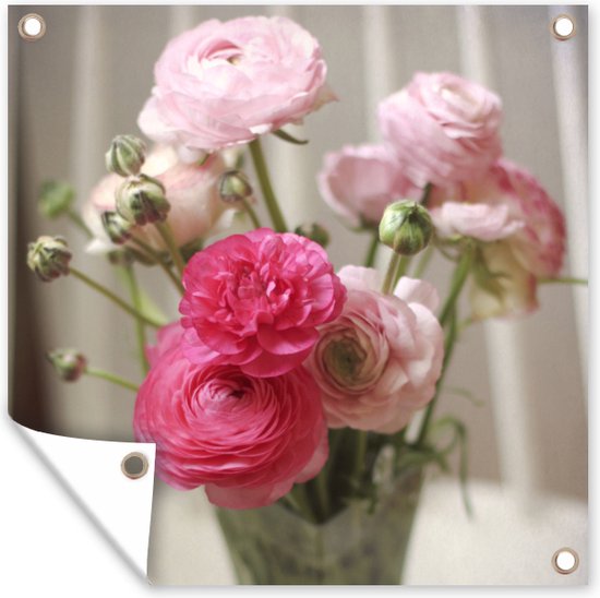Affiche de jardin Renoncules roses sur fond flou 100x100 cm - Toile de jardin / Toile d'extérieur / Peintures d'extérieur (décoration de jardin)