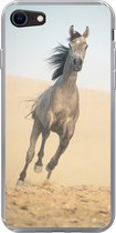Geschikt voor iPhone 8 hoesje - Paard - Zand - Woestijn - Siliconen Telefoonhoesje