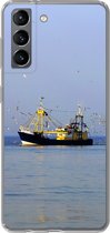 Geschikt voor Samsung Galaxy S21 hoesje - Noordzee - Vissersboot - Vogel - Siliconen Telefoonhoesje