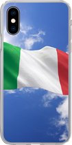 Geschikt voor iPhone X hoesje - De vlag van Italië wappert in de lucht - Siliconen Telefoonhoesje