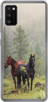 Telefoonhoesje Geschikt voor Samsung Galaxy A41 hoesje - Paarden - Bos - Mist - Siliconen Telefoonhoesje