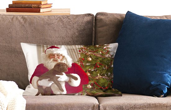 Housse de coussin 50x30 cm - Père Noël avec un chien marron dans ses mains  - Katoen /... | bol.com