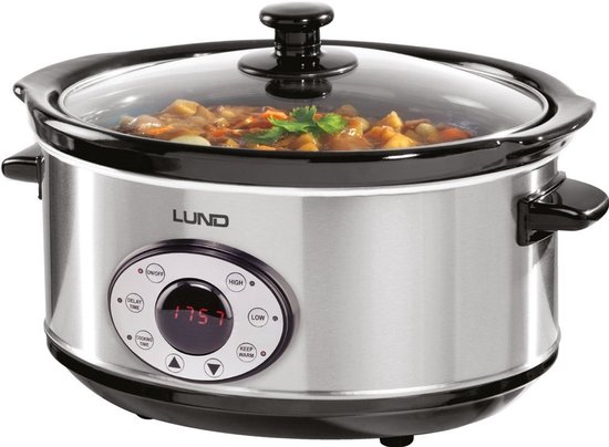 Zilverkleurige Lund slowcooker met glazen deksel, gevuld met stoofpot. Digitaal display toont 1:57.