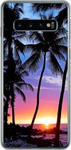 Geschikt voor Samsung Galaxy S10 hoesje - Een silhouet van palmbomen tijdens een zonsondergang op Hawaii - Siliconen Telefoonhoesje
