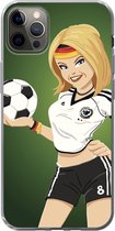 iPhone 12 Pro Max hoesje - Een illustratie van een meisje met Duitse kleding en een voetbal - Meiden - Meisjes - Kinderen - Siliconen Telefoonhoesje