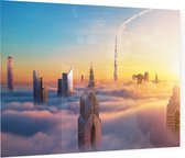 Panoramisch zicht op een met wolken bedekte Dubai-skyline - Foto op Plexiglas - 90 x 60 cm