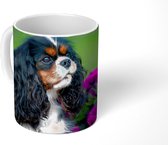 Mok - Cavalier King Charles-spaniël met paarse bloemen - 350 ML - Beker