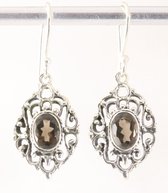 Opengewerkte zilveren oorbellen met rookkwarts
