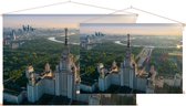 Staatsuniversiteit en skyline van Moskou bij zonsopgang  - Foto op Textielposter - 120 x 80 cm