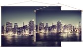 De nachtelijke skyline van Manhattan in New York City - Foto op Textielposter - 45 x 30 cm
