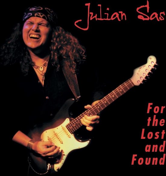 Julian Sas met gitaar, tekst "For the Lost and Found"